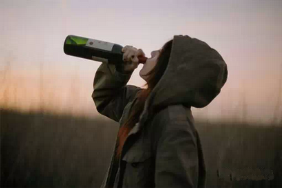 别让你的女人喝酒